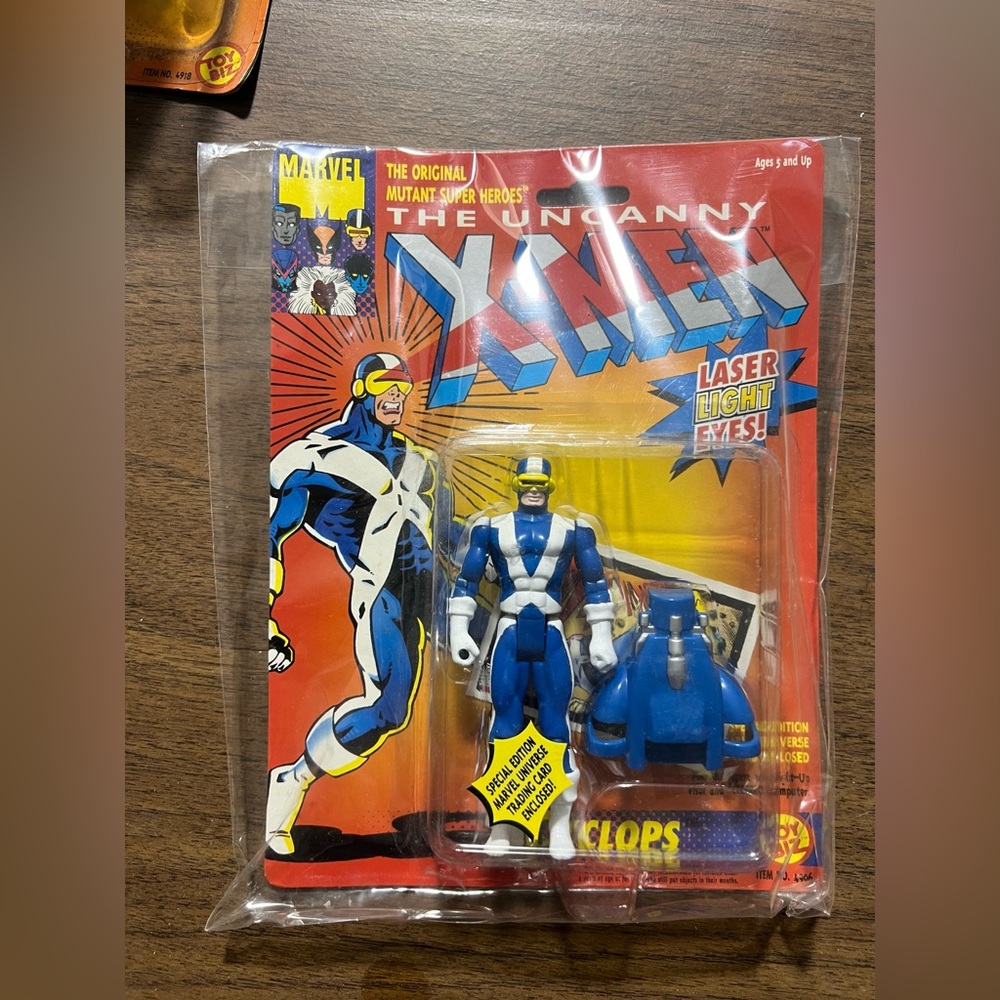 The Uncanny X-Men CYCLOPS Laser Light Eye Figure Marvel Light-Up ToyBiz 1993 NEW